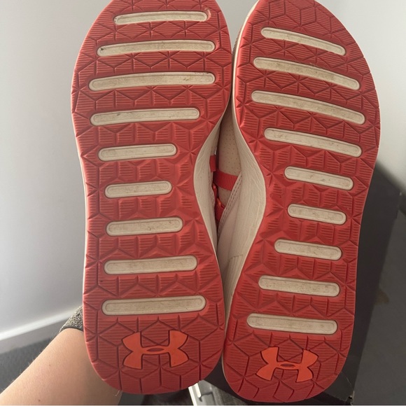Under armour sneaker size 7 - Picture 4 of 4